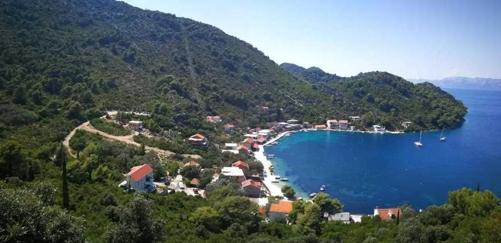 Apartment in Prožura with Sea-View Balcony