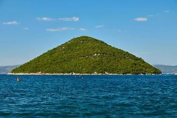 Apartment in Prožura with Sea-View Balcony
