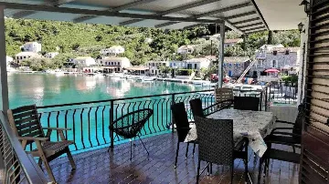 3-Bedroom Apartment in Prožura with Sea-View Balcony