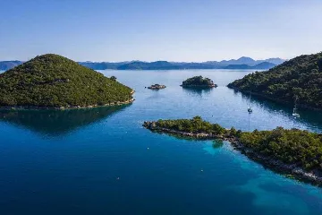 3-Bedroom Apartment in Prožura with Sea-View Balcony