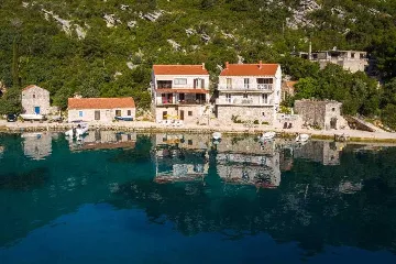 3-Bedroom Apartment in Prožura with Sea-View Balcony