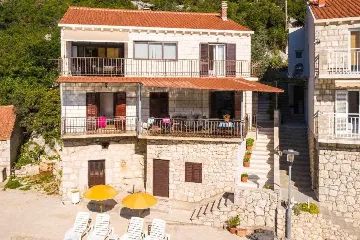 3-Bedroom Apartment in Prožura with Sea-View Balcony