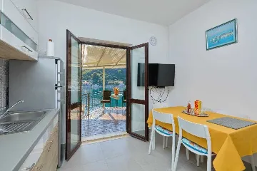 3-Bedroom Apartment in Prožura with Sea-View Balcony