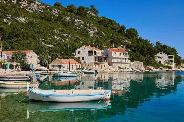 3-Bedroom Apartment in Prožura with Sea-View Balcony