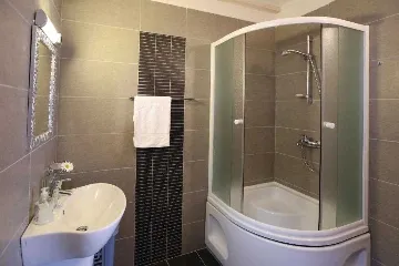 3-Bedroom Apartment in Prožura for 6 Guests