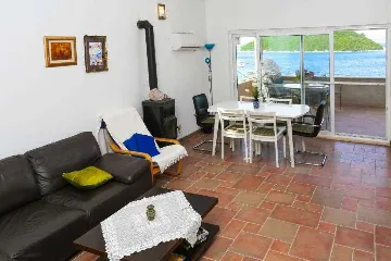 3-Bedroom Apartment in Prožura for 6 Guests