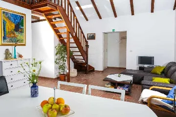 3-Bedroom Apartment in Prožura for 6 Guests