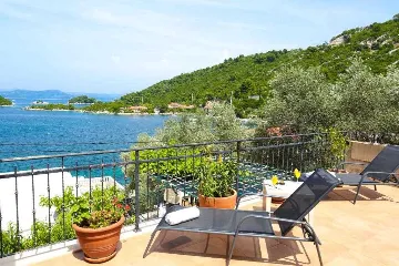3-Bedroom Apartment in Prožura for 6 Guests