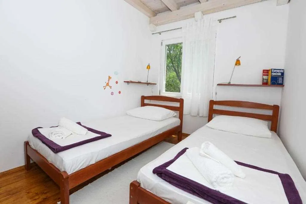 3-Bedroom Apartment in Prožura for 6 Guests