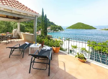 3-Bedroom Apartment in Prožura for 6 Guests