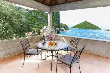 3-Bedroom Apartment in Prožura for 6 Guests