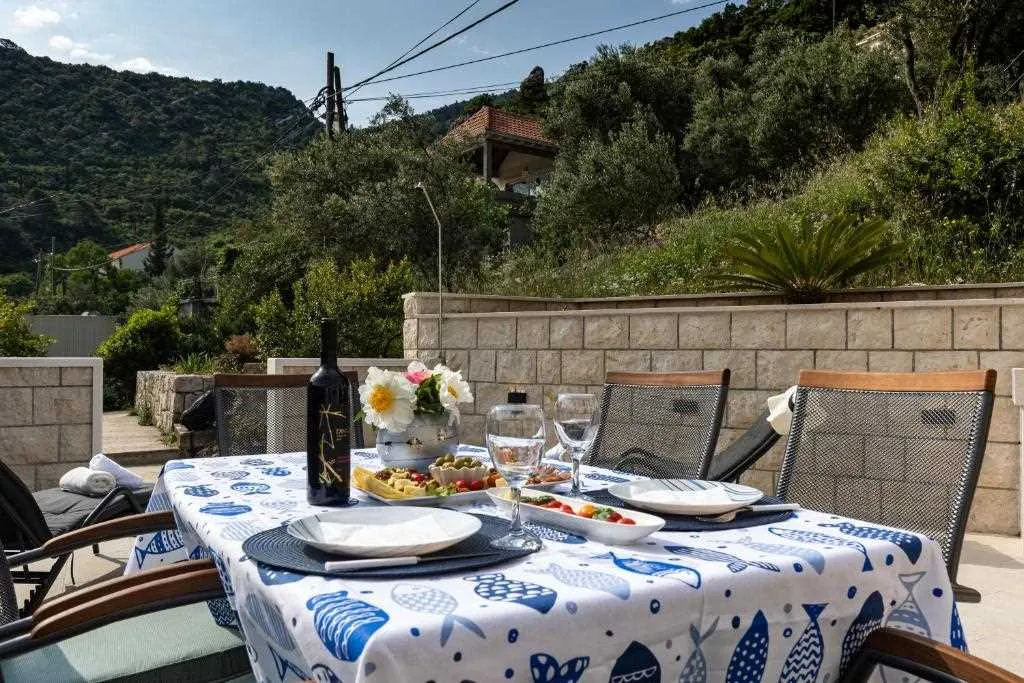 Tiny House with Terrace for 2 in Prožura