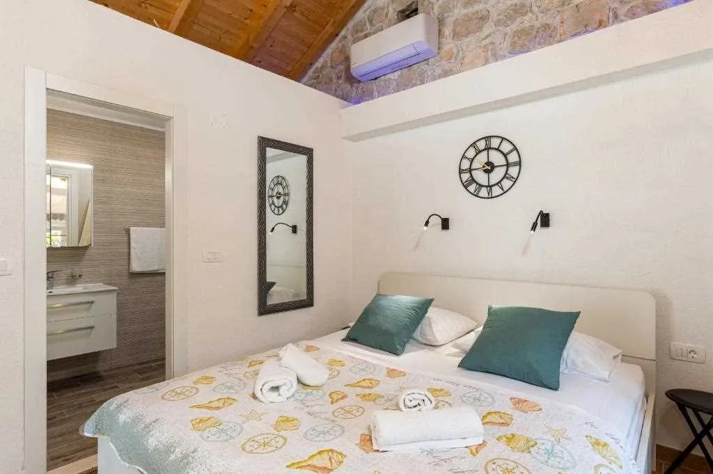 Tiny House with Terrace for 2 in Prožura