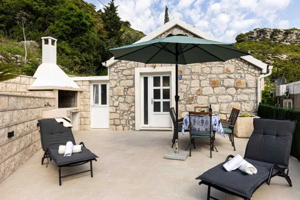 Tiny House with Terrace for 2 in Prožura