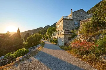 Apartment in Maranovići with Sea-View Balcony