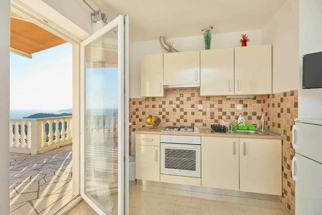 Apartment in Maranovići with Sea-View Balcony