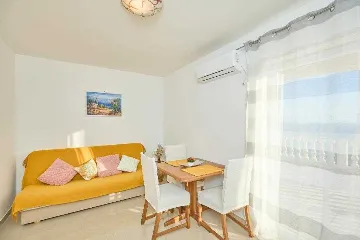 Apartment in Maranovići with Sea-View Balcony