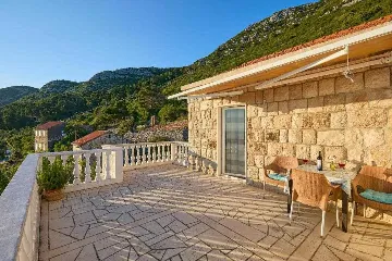 Apartment in Maranovići with Sea-View Balcony