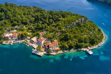 Okuklje 2-Bedroom Apartment for Up to 4