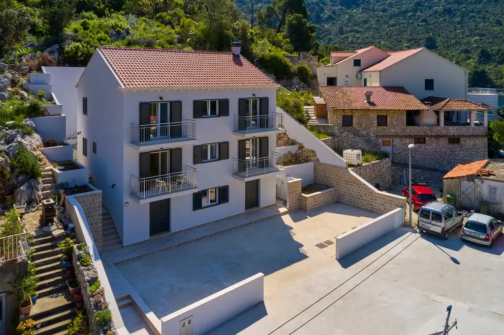 Okuklje 2-Bedroom Apartment for Up to 4