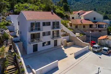 Okuklje 2-Bedroom Apartment for Up to 4