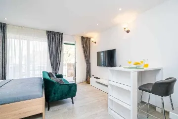 Pomena Apartment for 2 with Pool and Sea View