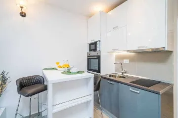 Pomena Apartment for 2 with Pool and Sea View