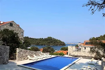 Pomena Apartment for 2 with Pool and Sea View