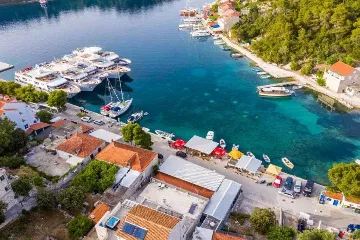 Pomena Apartment for 2 with Pool and Sea View