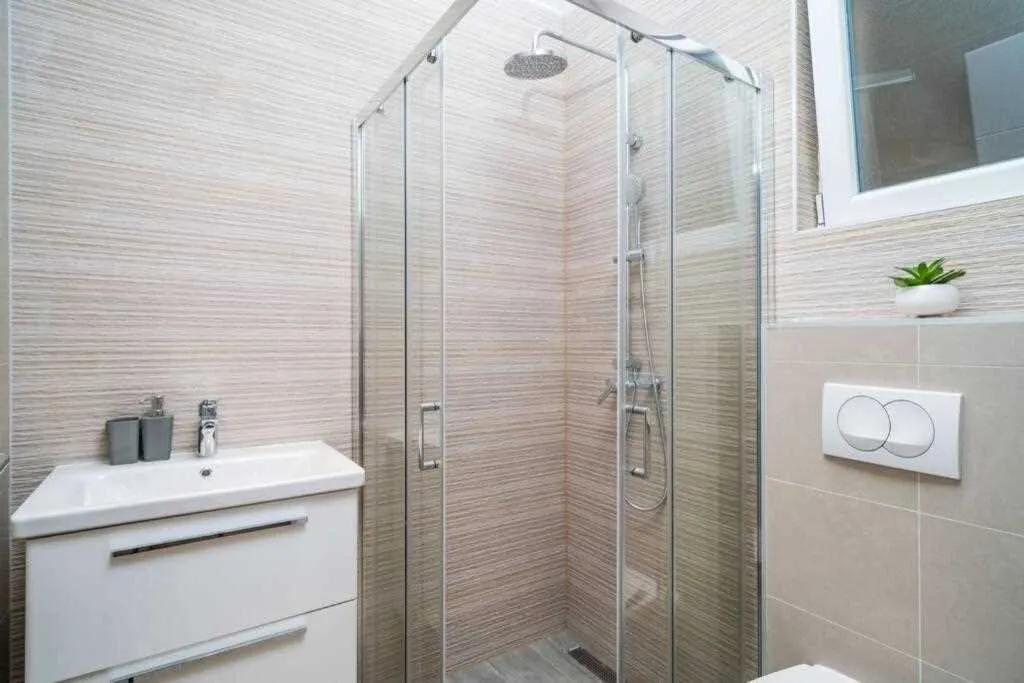 Pomena Apartment for 2 with Pool and Sea View