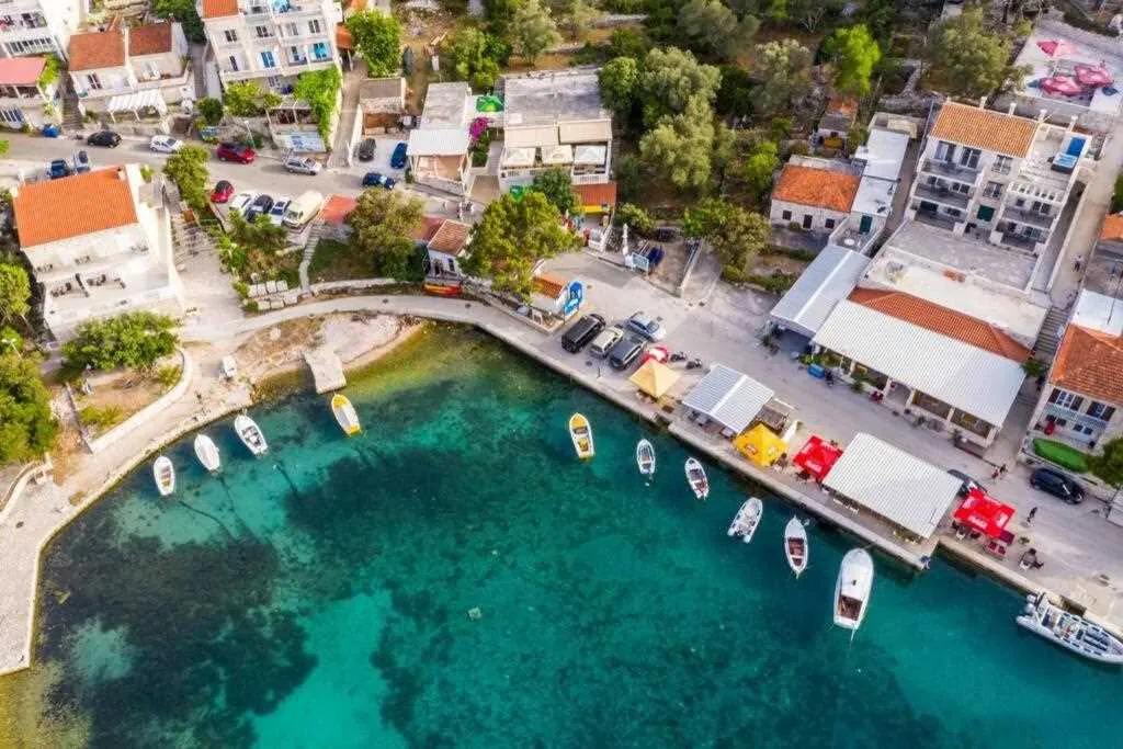 Pomena Apartment for 2 with Pool and Sea View