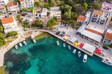 Pomena Apartment for 2 with Pool and Sea View