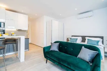 Pomena Apartment for 2 with Pool and Sea View