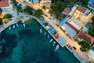 Pomena Apartment for 2 with Pool and Sea View