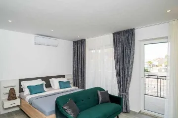 Pomena Apartment for 2 with Pool and Sea View