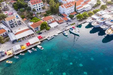 Pomena Apartment for 2 with Pool and Sea View