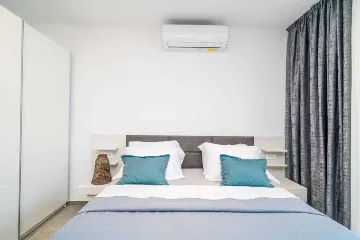 Pomena Apartment for 2 with Pool and Sea View