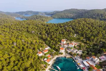 Pomena 2-Bedroom Apartment with Sea-View Balcony