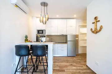 Pomena 2-Bedroom Apartment with Sea-View Balcony