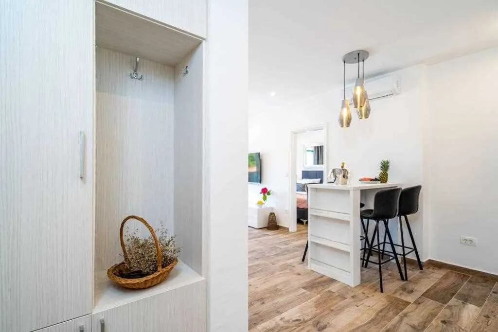 Pomena 2-Bedroom Apartment with Sea-View Balcony