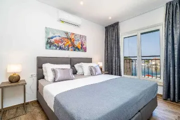 Pomena 2-Bedroom Apartment with Sea-View Balcony