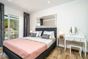 Pomena 2-Bedroom Apartment with Sea-View Balcony