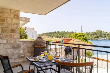 Pomena 2-Bedroom Apartment with Sea-View Balcony