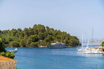 Pomena 2-Bedroom Apartment with Sea-View Balcony