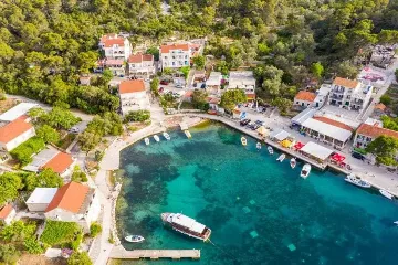 Pomena 2-Bedroom Apartment with Sea-View Balcony