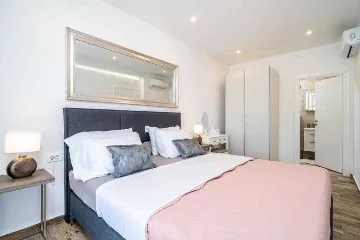 Pomena 2-Bedroom Apartment with Sea-View Balcony