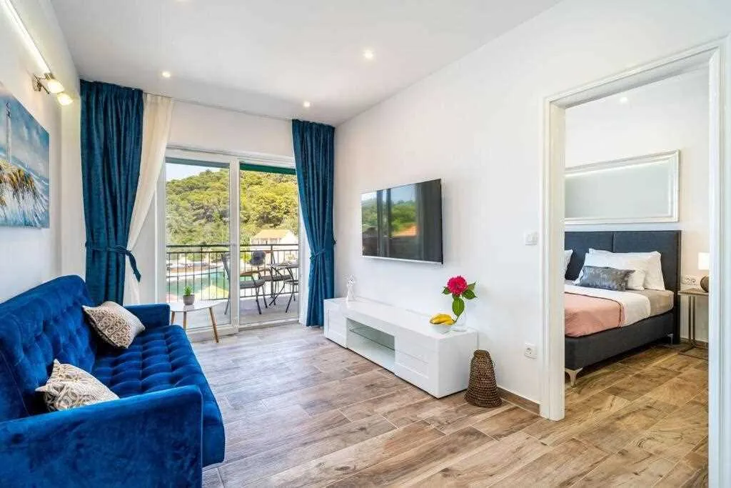 Pomena 2-Bedroom Apartment with Sea-View Balcony
