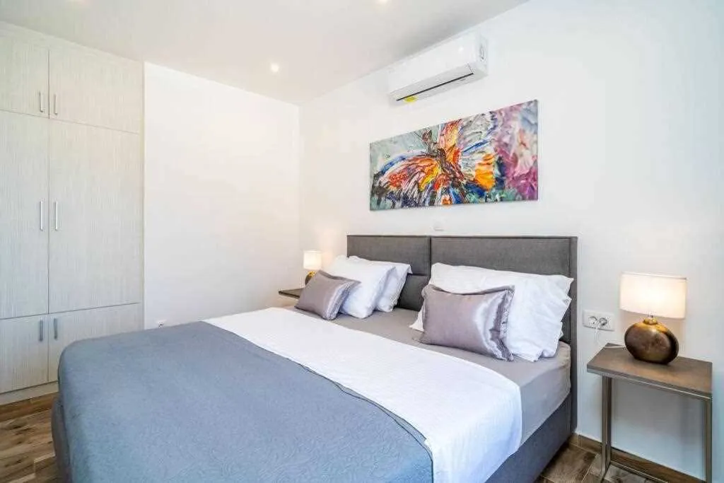 Pomena 2-Bedroom Apartment with Sea-View Balcony