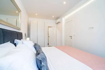 Pomena 2-Bedroom Apartment with Sea-View Balcony