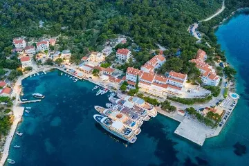 Pomena 2-Bedroom Apartment with Sea-View Balcony